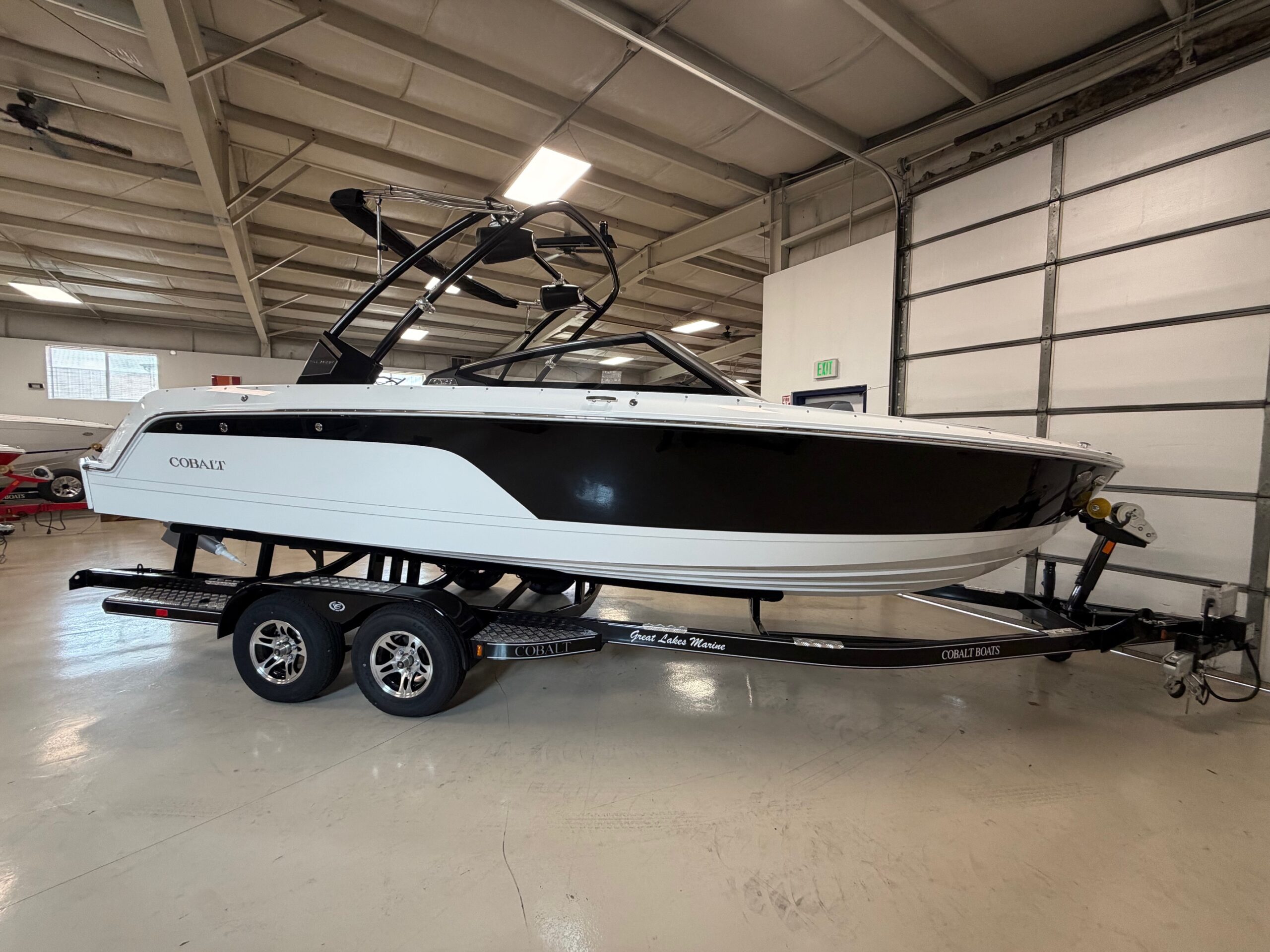 New 2026 Cobalt CS23 Surf Classic Ebony w/ Summit Frost Interior and V8-350